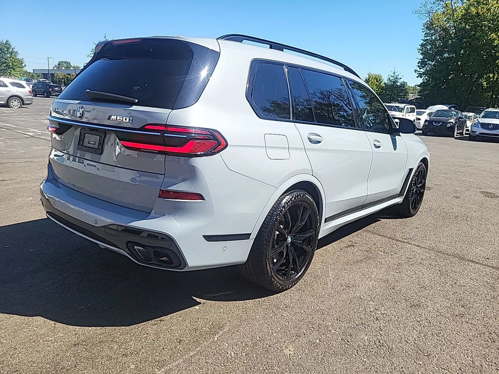 Used 2023 BMW X7 M60i w/ Climate Comfort Package AWD/4WD image 3