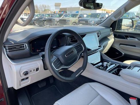 Used 2024 Jeep Wagoneer Series III AWD/4WD image 11