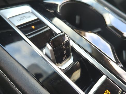 Certified 2025 Volkswagen Atlas SE image 15