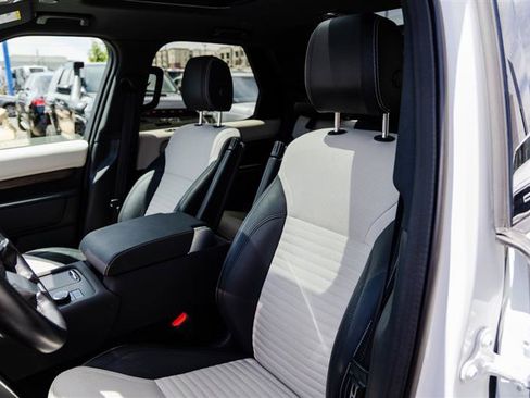 Used 2022 Land Rover Discovery S R-Dynamic AWD/4WD image 11