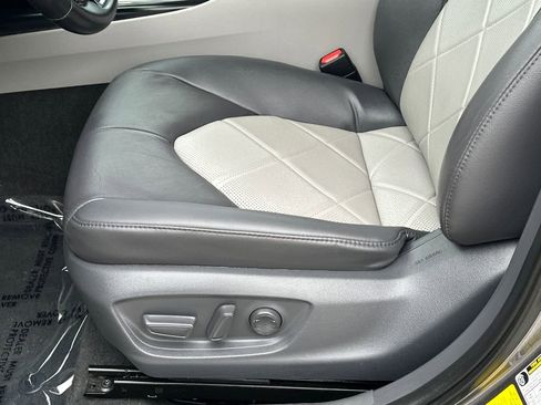 Used 2019 Toyota Camry XLE FWD image 21