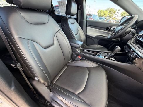 Used 2025 Jeep Compass Limited AWD/4WD image 37