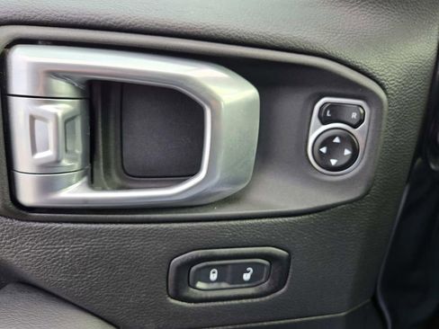 Certified 2021 Jeep Wrangler Unlimited Sahara image 38