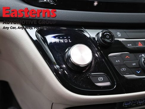 Used 2023 Chrysler Voyager LX FWD image 13