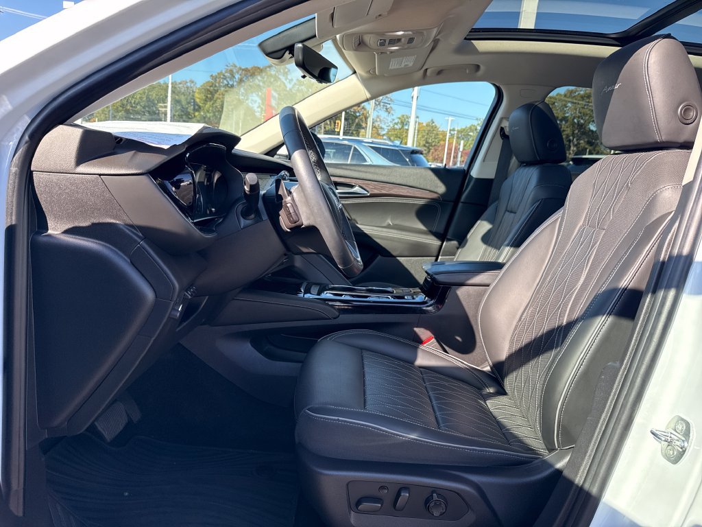 Certified 2022 Buick Envision Avenir w/ Technology Package II AWD/4WD image 17