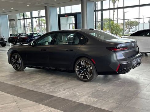 Used 2025 BMW 760i xDrive w/ Executive Package image 25