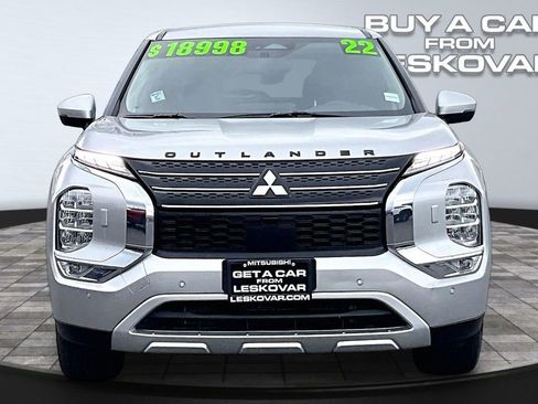 Used 2022 Mitsubishi Outlander SE image 3