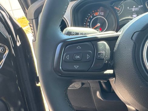 Used 2025 Jeep Wrangler Unlimited Sport AWD/4WD image 25