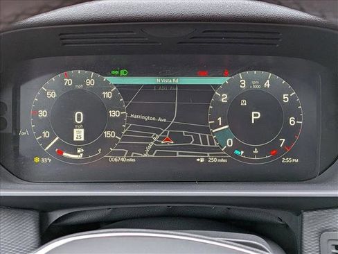 Used 2024 Land Rover Discovery Dynamic SE image 11