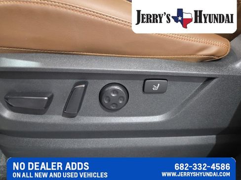 Used 2025 Nissan Armada Platinum Reserve RWD image 9