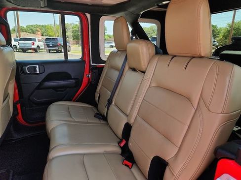 Used 2018 Jeep Wrangler Unlimited Sahara w/ Quick Order Package 24M Moab AWD/4WD image 10