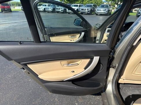 Used 2018 BMW 320i xDrive Sedan w/ Premium Package AWD/4WD image 9