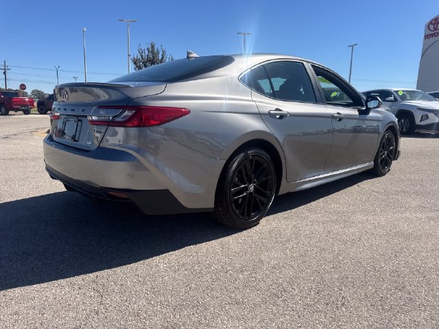 Used 2025 Toyota Camry SE FWD image 7