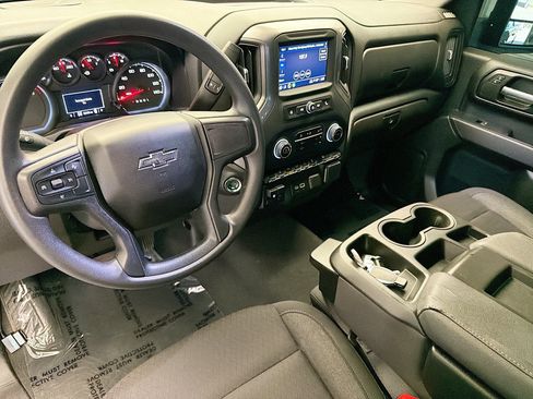 Used 2025 Chevrolet Silverado 2500 Custom w/ Custom Value Package image 17