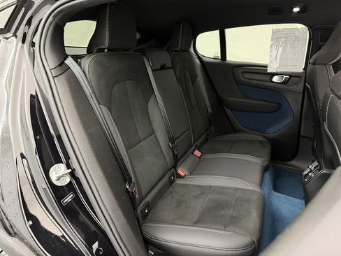 Used 2023 Volvo C40 P8 Recharge Ultimate image 33