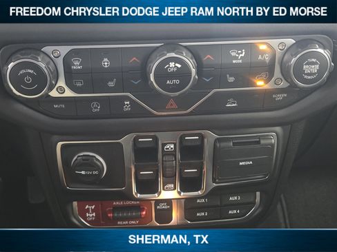New 2025 Jeep Gladiator Mojave w/ Convenience Group image 15