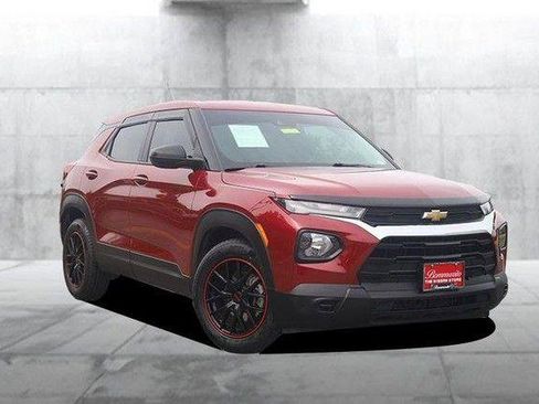 Used 2021 Chevrolet TrailBlazer LS FWD image 2