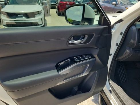 Certified 2024 Nissan Pathfinder SL FWD image 19