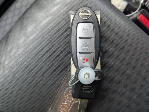 Used 2022 Nissan Frontier SV image 32