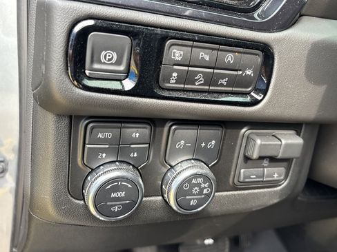 Used 2025 GMC Yukon AT4 w/ AT4 Premium Plus Package AWD/4WD image 30