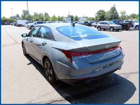 Used 2022 Hyundai Elantra SEL w/ Convenience Package FWD image 5