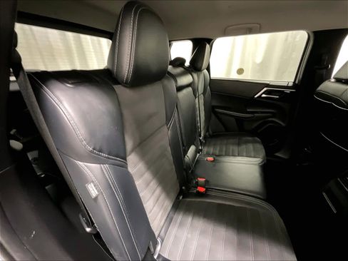 Used 2024 Mitsubishi Outlander SE image 16