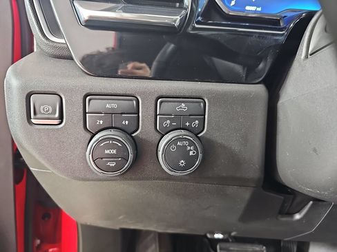 Used 2023 Chevrolet Silverado 1500 LT AWD/4WD image 30