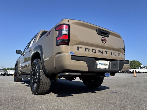 Used 2022 Nissan Frontier PRO-4X AWD/4WD image 8