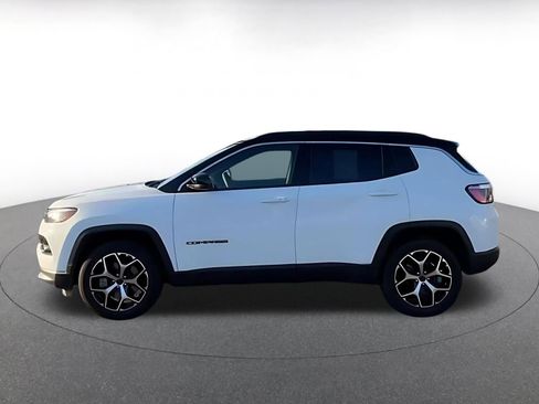 Used 2025 Jeep Compass Limited image 9