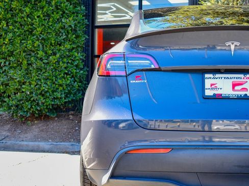 Used 2022 Tesla Model Y Performance image 11
