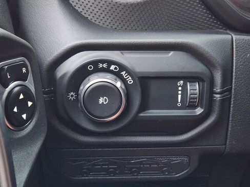 Used 2024 Jeep Wrangler Unlimited Rubicon AWD/4WD image 18