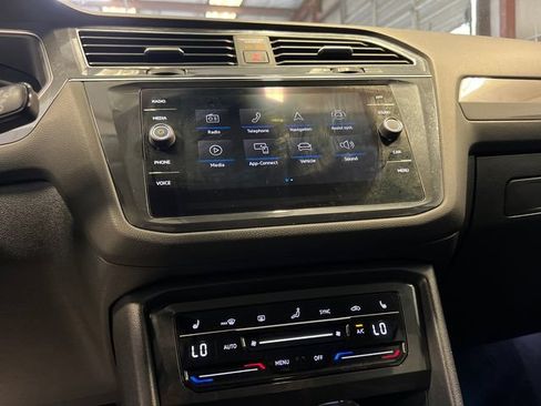 Used 2022 Volkswagen Tiguan SE FWD image 23