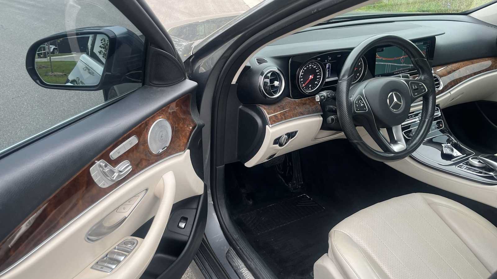 Certified 2017 Mercedes-Benz E 400 4MATIC Wagon image 16