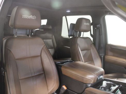 Used 2025 Chevrolet Tahoe High Country AWD/4WD image 42