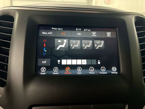 Used 2019 Jeep Cherokee Latitude w/ Popular Appearance Group image 16