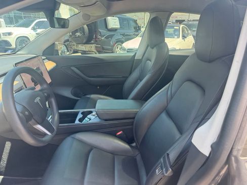 Used 2022 Tesla Model Y Long Range AWD/4WD image 6