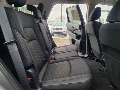 Used 2023 Nissan Pathfinder S image 20