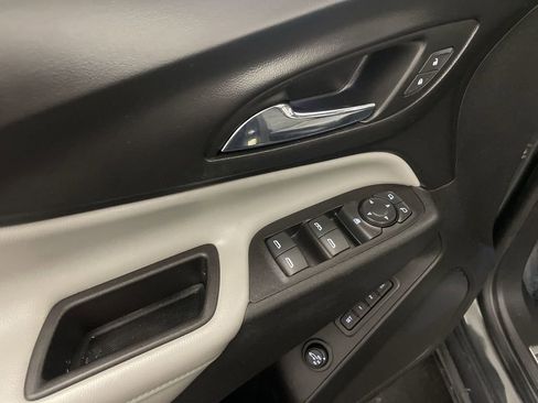 Used 2018 Chevrolet Equinox Premier FWD image 15