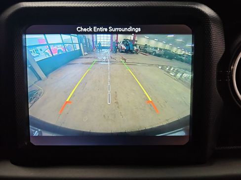 Used 2018 Jeep Wrangler Unlimited Sahara image 24