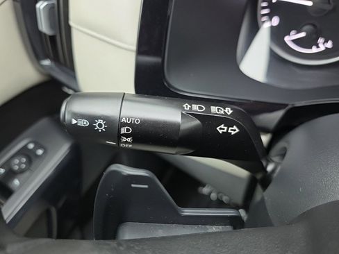 Used 2023 Nissan Pathfinder SV w/ Black Appearance Package image 27