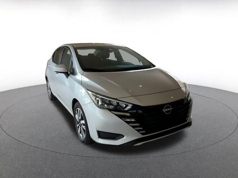 Used 2025 Nissan Versa SV image 3