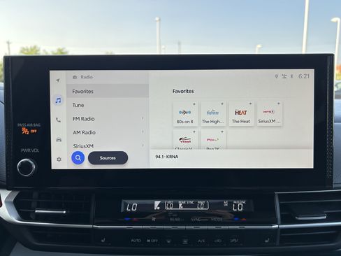 Used 2025 Toyota Sienna XLE FWD image 31