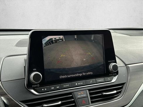 Used 2024 Nissan Altima 2.5 SV image 14