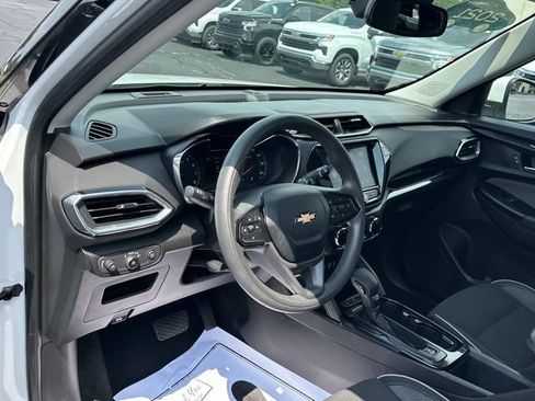 Certified 2021 Chevrolet TrailBlazer LT w/ Convenience Package FWD image 9