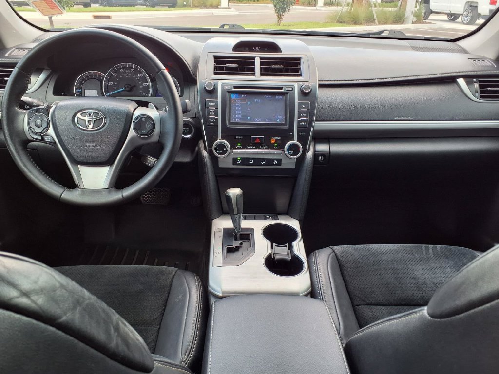 Used 2013 Toyota Camry SE w/ Leather Pkg FWD image 18