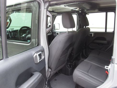 Used 2019 Jeep Wrangler Unlimited Sahara w/ Safety Group AWD/4WD image 15