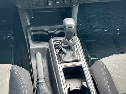 Used 2022 Toyota Tacoma TRD Off-Road AWD/4WD image 20