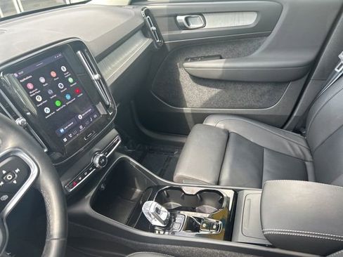 Certified 2025 Volvo XC40 B5 Plus AWD/4WD image 19