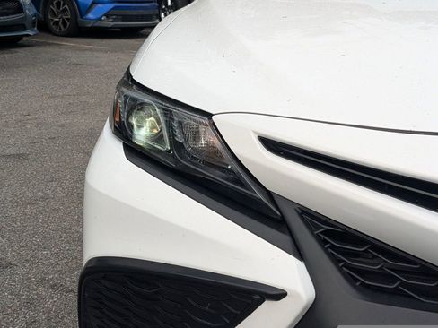 Used 2024 Toyota Camry SE image 10