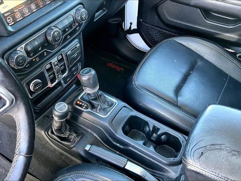 Certified 2020 Jeep Gladiator Overland AWD/4WD image 11